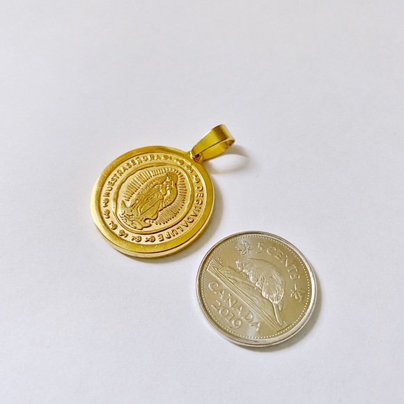 Gold Mary Pendant - Picture 2 of 2